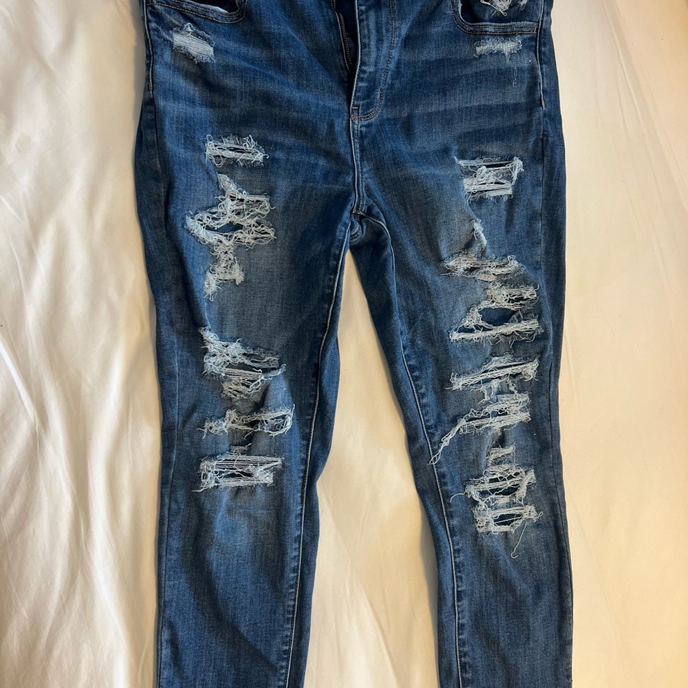 America Eagle (AE)Distressed  Women's skinny Capri Jeans size 16 LIKE NEW